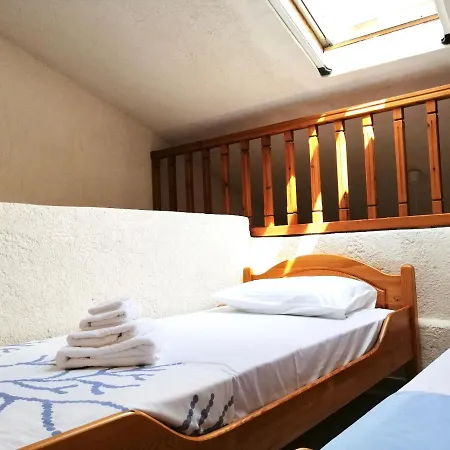 Stella's Maisonette *